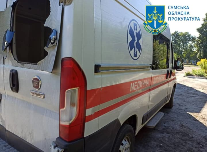 росіяни дронами атакували "швидку" та цивільне авто на Сумщині, є загиблий