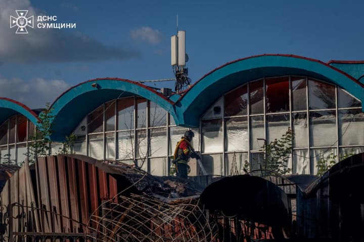 Російський дрон атакував ринок у центрі Сум: до медиків звернулася одна людина