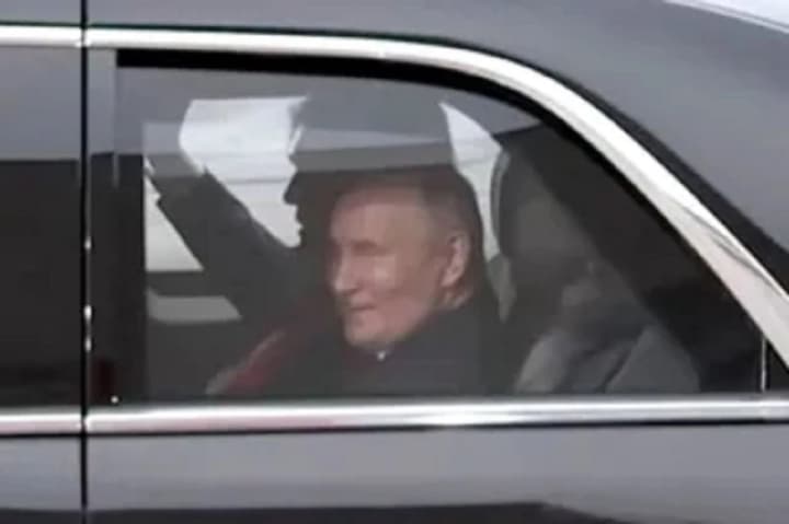 "Тріумф путіна на Алясці": Politico проаналізувало зустріч російського диктатора з Трампом