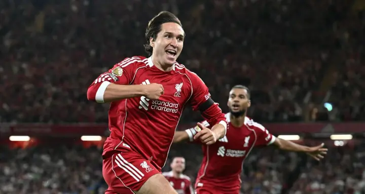 Дебютный гол Экитике, расистский скандал, дубль Семенио: "Ливерпуль" в матче-открытии АПЛ победил экс-команду Забарного