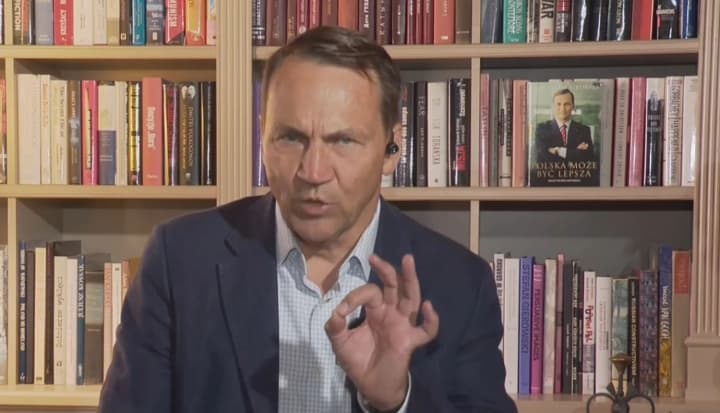 Сікорський: Трамп дав путіну шанс вийти з цієї злочинної війни, але поки результату немає