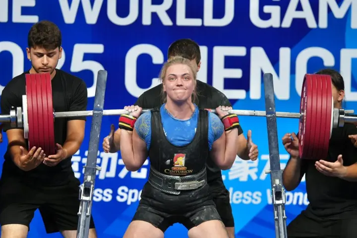 Дарья Русаненко завоевала серебро на Всемирных играх в Чэнду, установив мировой рекорд в приседании