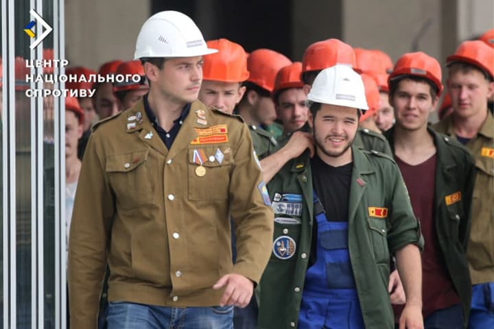 Понад 500 дітей і студентів працюють у трудзагоні окупантів на ТОТ Луганщини - ЦНС