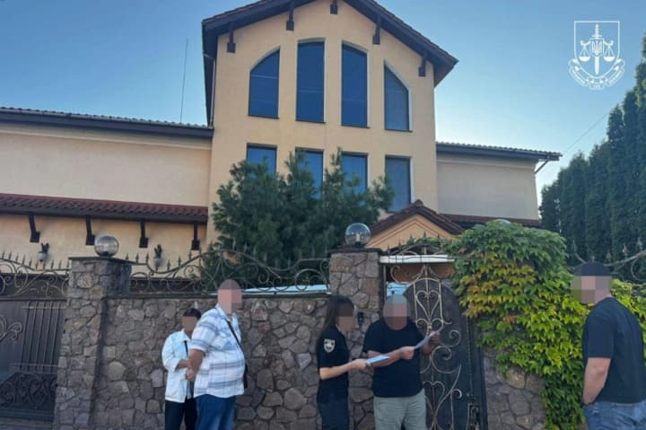 The Office of the Prosecutor General announced suspicion of embezzlement of millions of funds to the head of KP "Pleso"