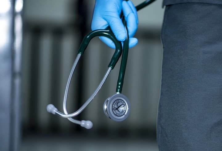 Зарплату лікарів первинної та екстренної медицини підвищать до 35 тисяч гривень - Свириденко