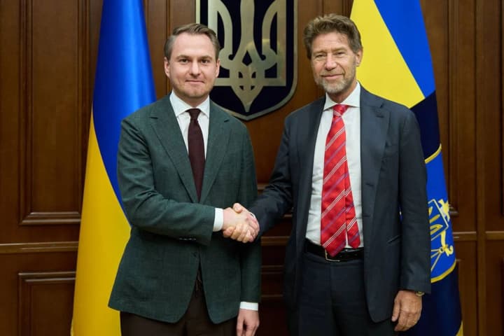 "Діємо разом для відновлення справедливості": Кравченко обговорив із послом Італії роботу Спецтрибуналу щодо злочинів рф