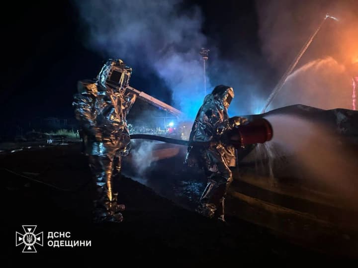 "Усе це - демонстративні удари" - Зеленський про нічну атаку рф, що зачепила газорозподільну станцію на Одещині