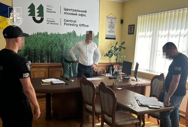 На Черкащині спіймали начальника "Лісів України" на хабарях за деревину: вимагав гроші з підлеглих