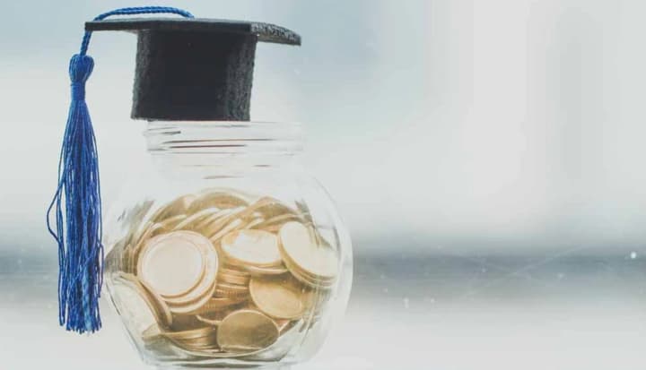 Уряд запланував майже 60 стипендій для талановитої молоді та освітян