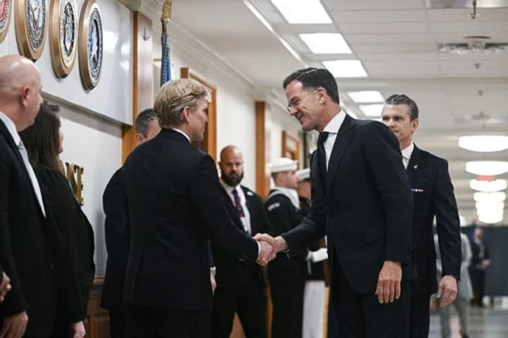 США мінімізують свою участь у гарантіях безпеки України - Politico