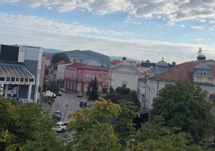 Удар по Мукачеву: щонайменше 12 постраждалих, місцевих просять залишатися вдома