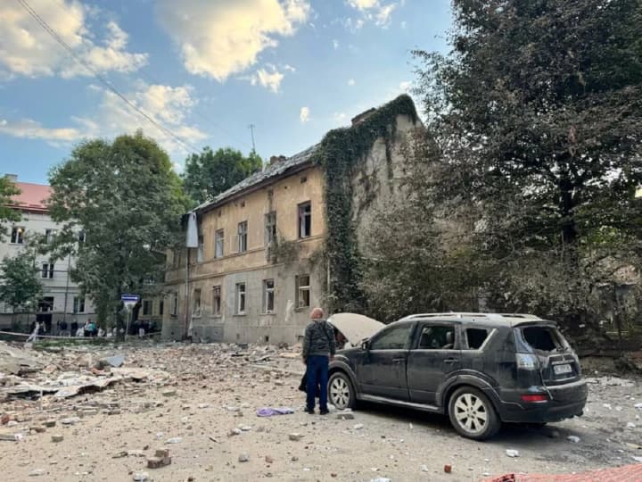 Lviv suffered a combined attack: there are casualties, dozens of houses damaged