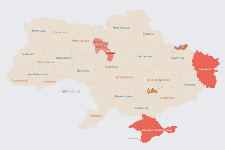 Air defense is operating in Kyiv amid the threat of enemy drones