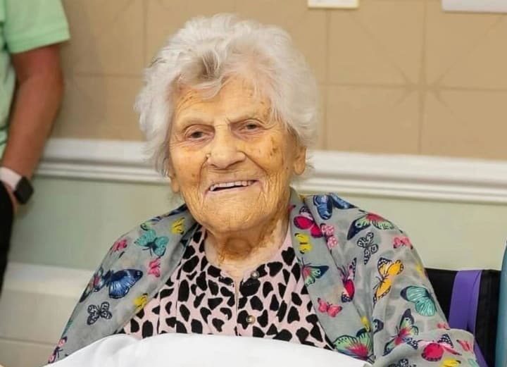 Британка відзначила 116-річчя, ставши найстарішою людиною світу