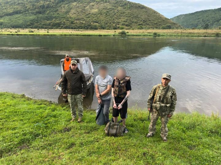 Two men detained on Dniester for illegal border crossing