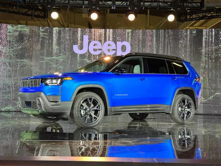 Jeep Cherokee 2026 returns - bigger and now hybrid