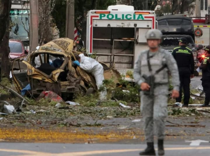 Кровавые сутки в Колумбии: атака дрона и взрыв авто унесли жизни 18 человек