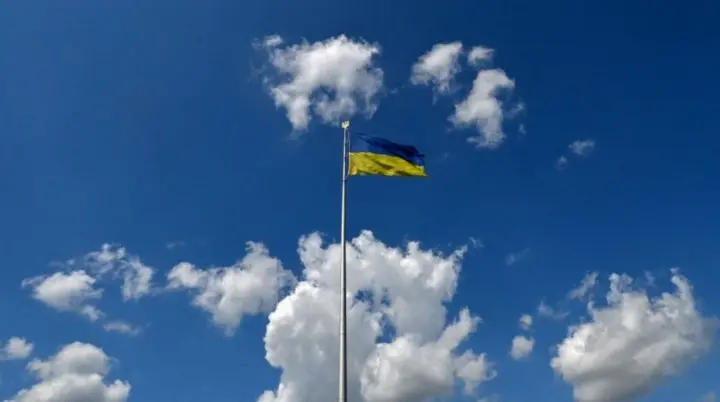 Більшість українців хочуть будувати майбутнє в Україні та вірять у перемогу - опитування