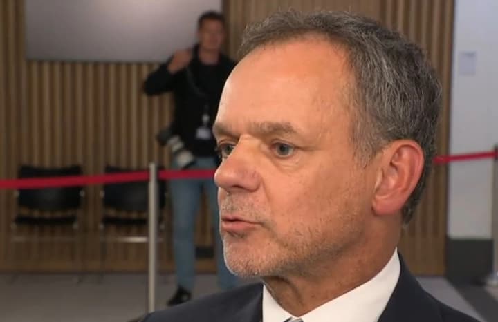 Глава МЗС Нідерландів йде у відставку: озвучена причина