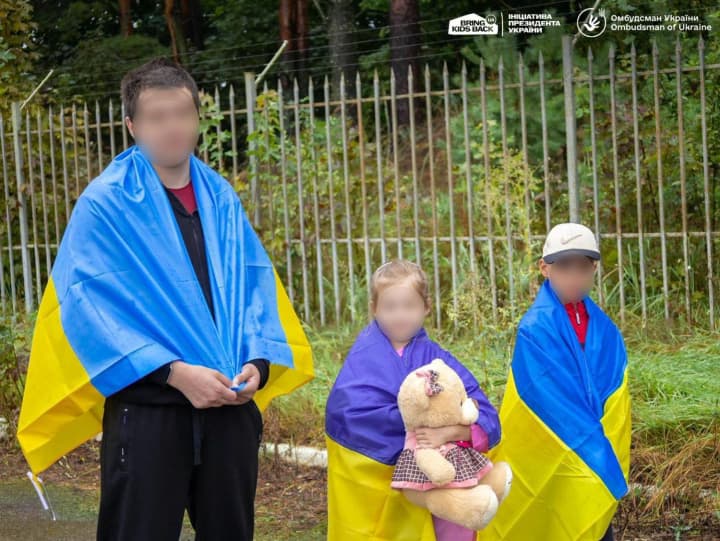 До України повернули ще трьох дітей та хлопця
