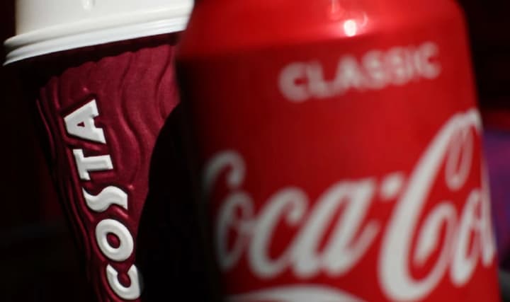 Coca-Cola готовит продажу крупнейшей сети кофеен в Британии, несмотря на возможные многомиллиардные убытки – SkyNews