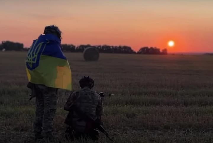 Прикордонники показали знищення дронами ворожої телевежі та складу пального окупантів