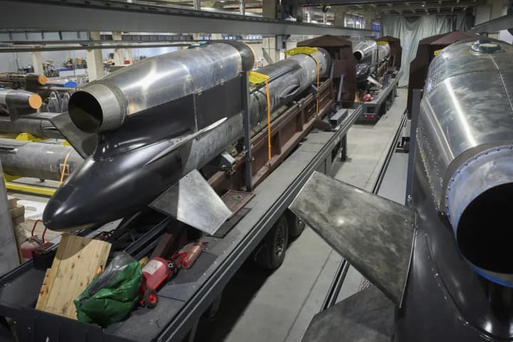 Украина атакует российские нефтяные объекты – вскоре планирует отправить «Фламинго» в россию