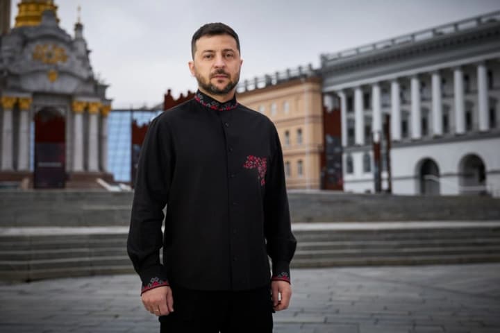 Незалежність гартується на полі бою: Зеленський привітав українців зі святом