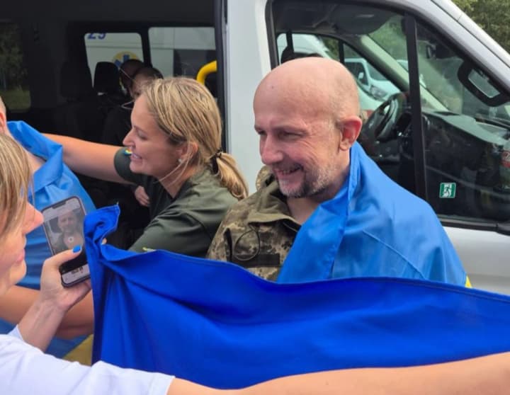 Long-awaited return: journalist Dmytro Khyliuk released from Russian captivity