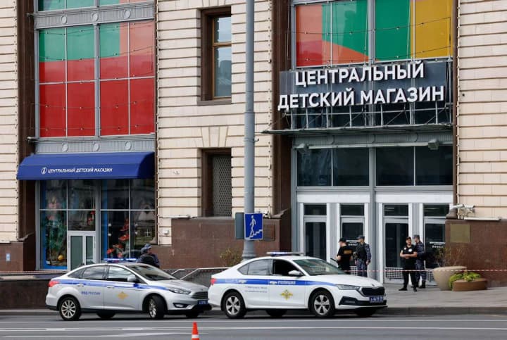 Explosion in a children's store in Moscow: one dead and injured