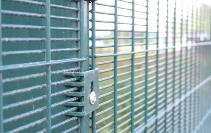 Not the Berlin Wall, but many more barriers: Finland fortifies 200 km of border with Russia