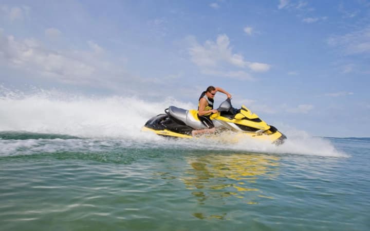 New traffic rules for jet skis and kayaks approved in Kyiv: what awaits violators