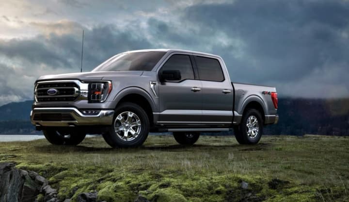 У США компанія Ford відкликає понад 355 000 вантажівок через проблеми з панеллю приладів - Reuters