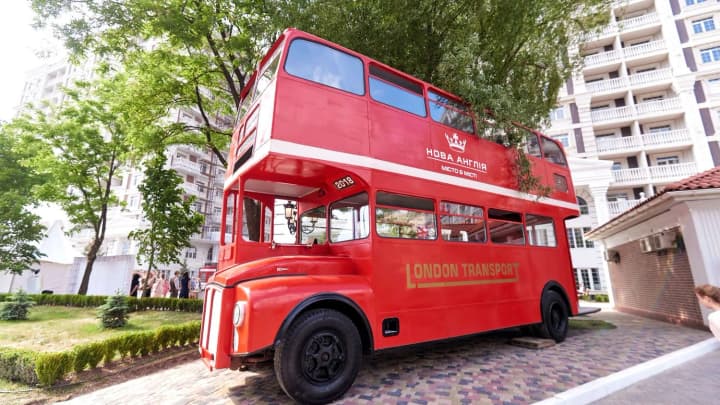 Shopping mall and Nova Anglia residential complex damaged in central Kyiv due to Russian attack: details