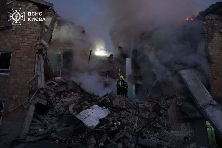 Російська атака у Києві забрала життя вже 14 людей