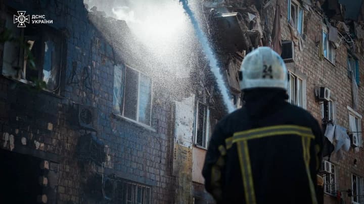 Кількість загиблих внаслідок удару рф по столиці продовжує зростати: уже 17 жертв