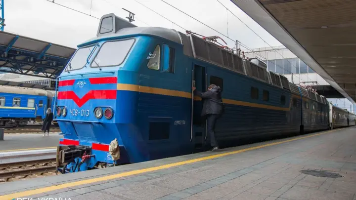 Infrastructure damaged in Kyiv region due to shelling: "Ukrzaliznytsia" warned of train delays