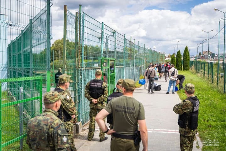 Польща видворила 15 українців: деталі