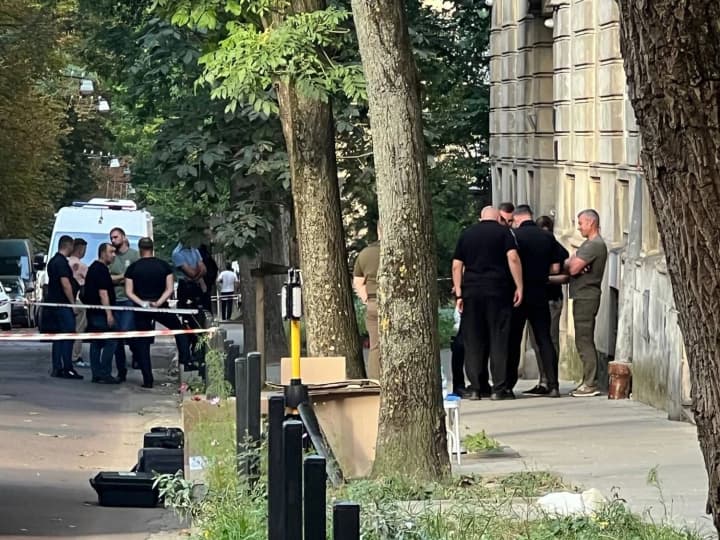 Розглядаються різні версії, у тому числі і російський слід: прокуратура про вбивство Парубія