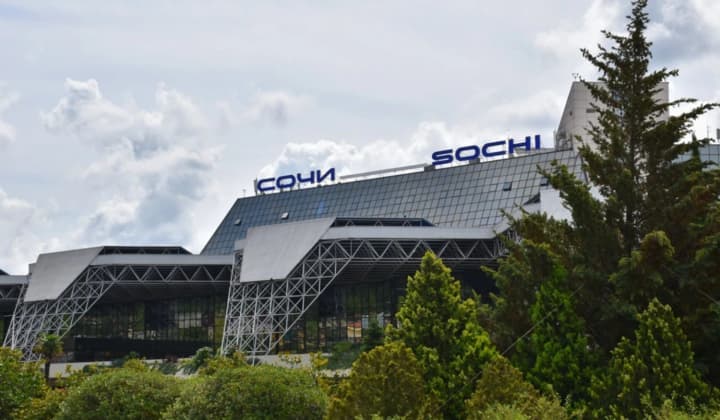 У росії, аеропорт сочі затримує десятки рейсів більше ніж на дві години