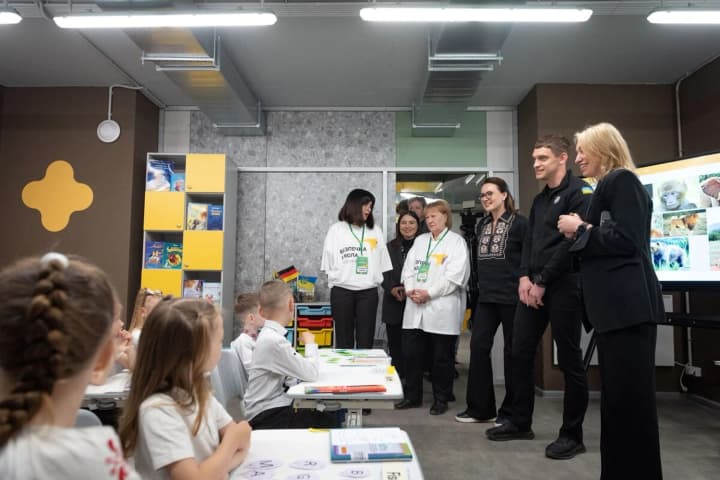 Понад 3,5 мільйона дітей розпочали навчання: 2,3 мільйона учнів пішли до шкіл офлайн