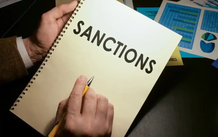 Санкции против граждан Украины противоречат закону и несут миллиардные риски