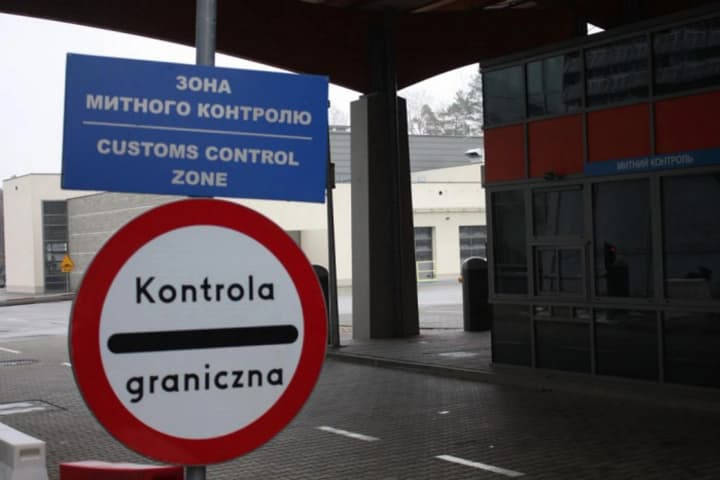 Lviv customs officers allowed trucks to pass without paying customs duties: the prosecutor's office opened proceedings