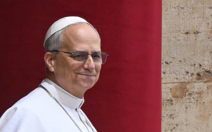 Папа Лев XIV зустрівся з ЛГБТК+ захисником і підтвердив продовження курсу Папи Франциска