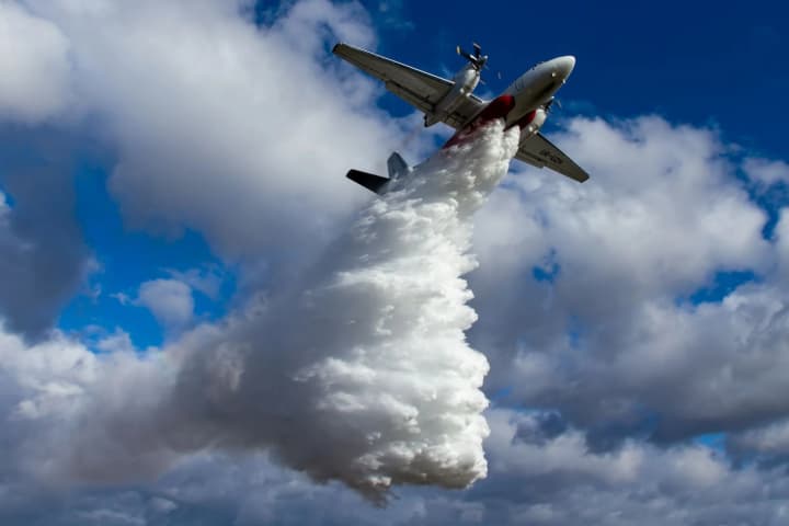 Літак української компанії "XENA" залучили до гасіння пожеж у Чорногорії