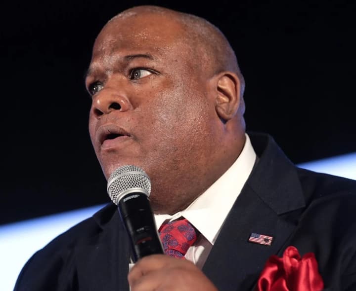 Молюсь за вас: духовник Трампа написал странное сообщение