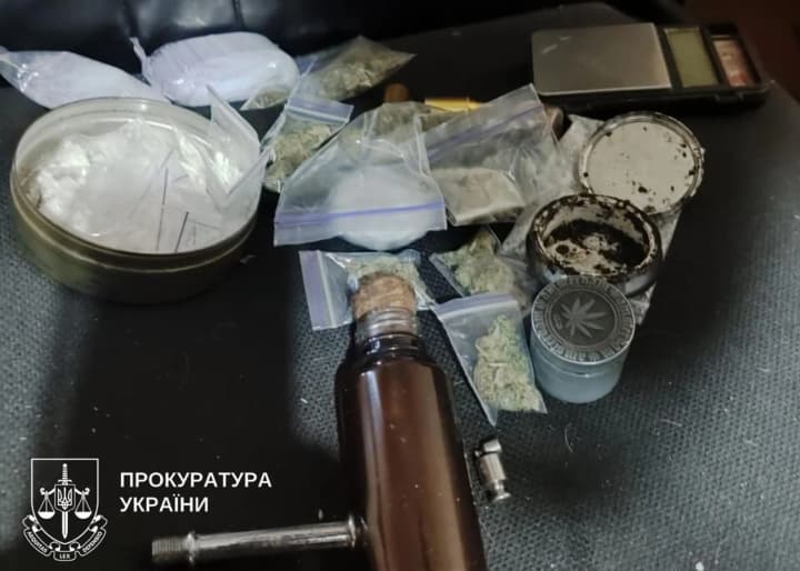 У Києві викрили групу, що налагодила виробництво амфетаміну та планувала збут у СІЗО
