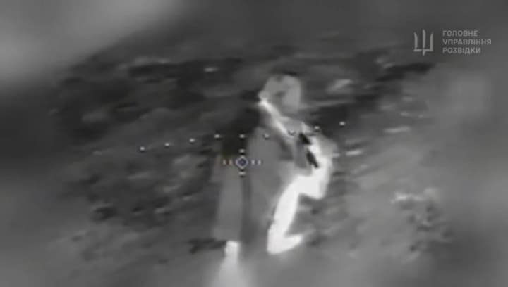 Украинские военные умело ликвидировали оккупанта в "плаще-невидимке": видео