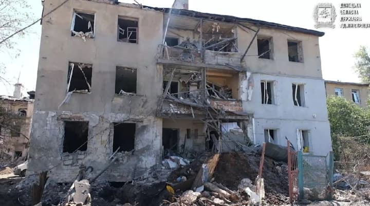 17-річна дівчина отримала контузію, інші - осколкові поранення: наслідки обстрілу рашистами Дружківки на Донеччині