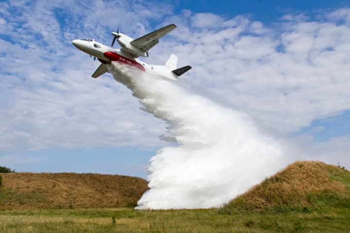 Unbreakable Aviation: Ukrainian company "XENA"'s aircraft extinguishes fires in Montenegro and supports the state's image on the international arena